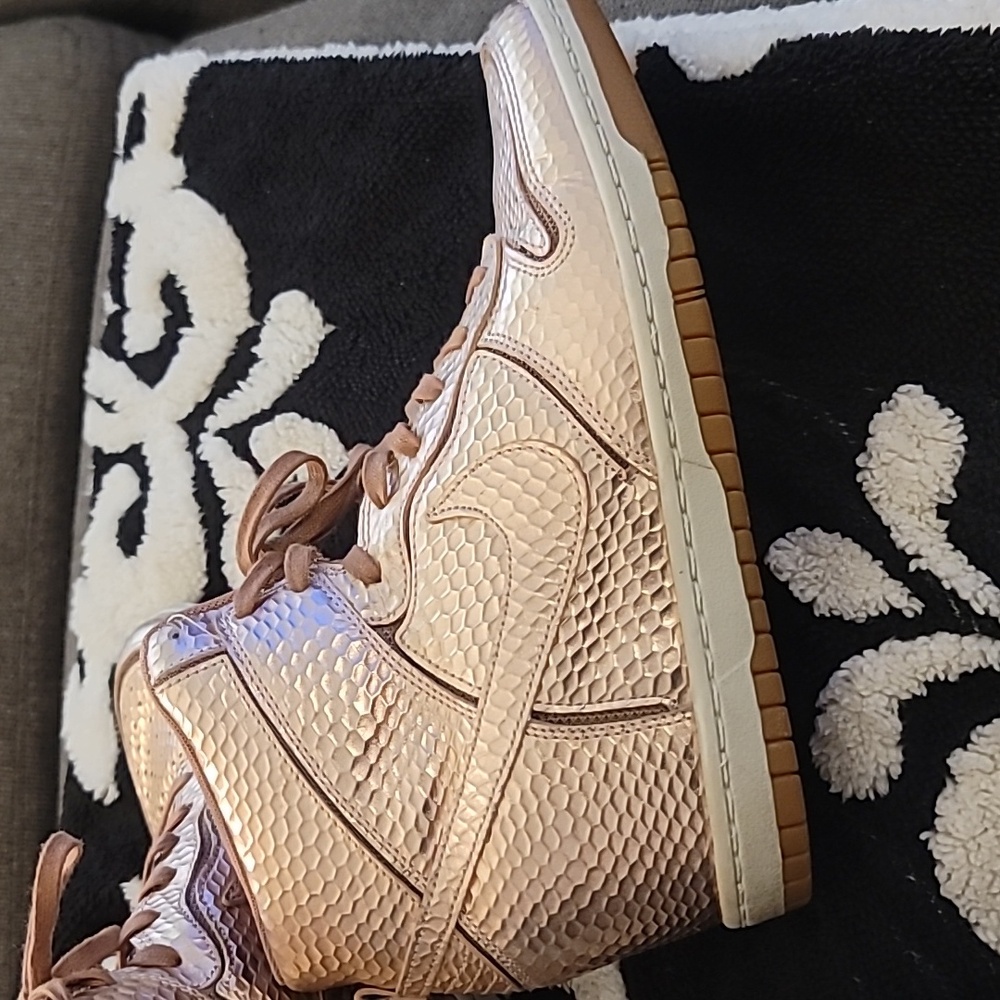 🔥Limited Edition Nike Dunk Rose Gold Sneakers Sz10 (40.5)🔥
